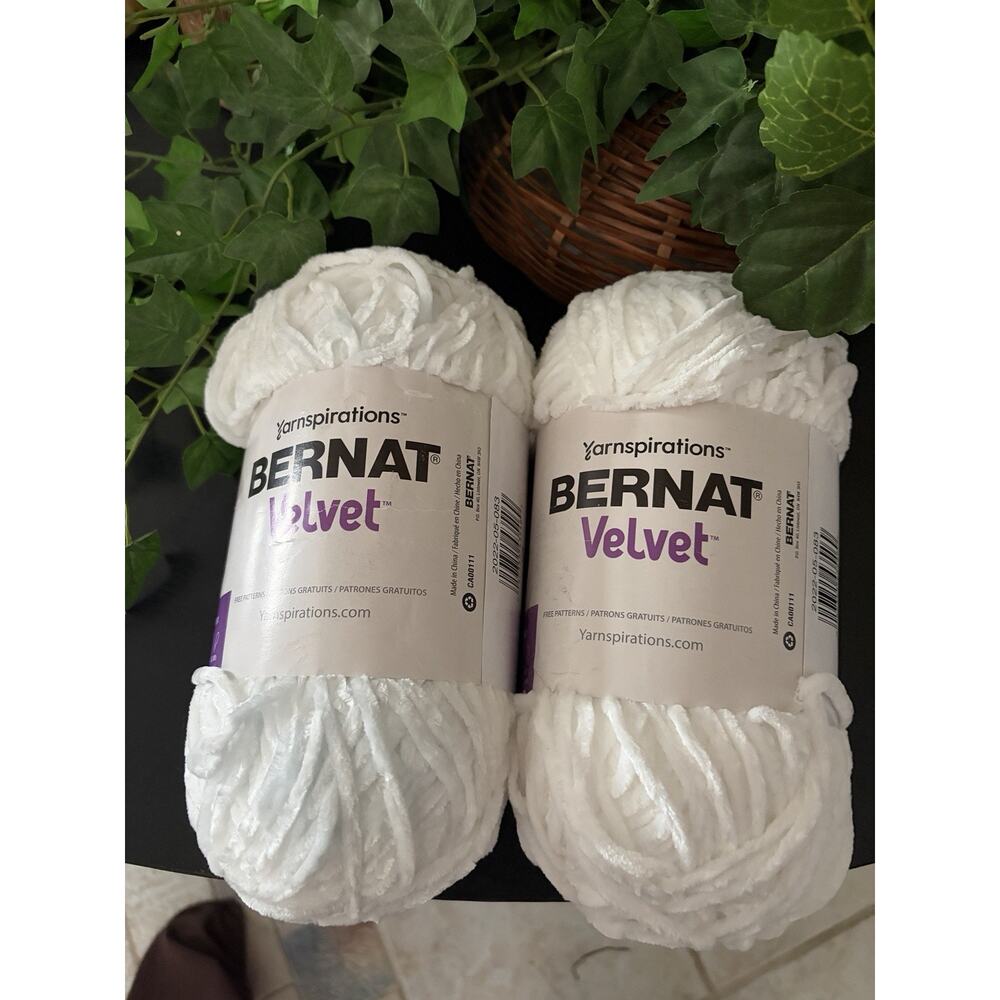 Bernat Velvet Yarn Lot of 2 Skeins WHITE 5 Bulky 100% Polyester 10.5 oz each